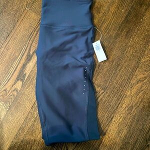 Brand new women’s Old Navy powersoft leggings color is navy